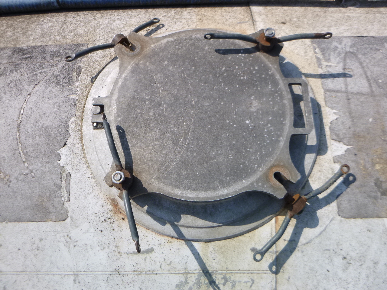 Полуприцеп-цистерна Для транспортировки муки Feldbinder Powder tank alu 63 m3 / 1 comp (tipping): фото 12