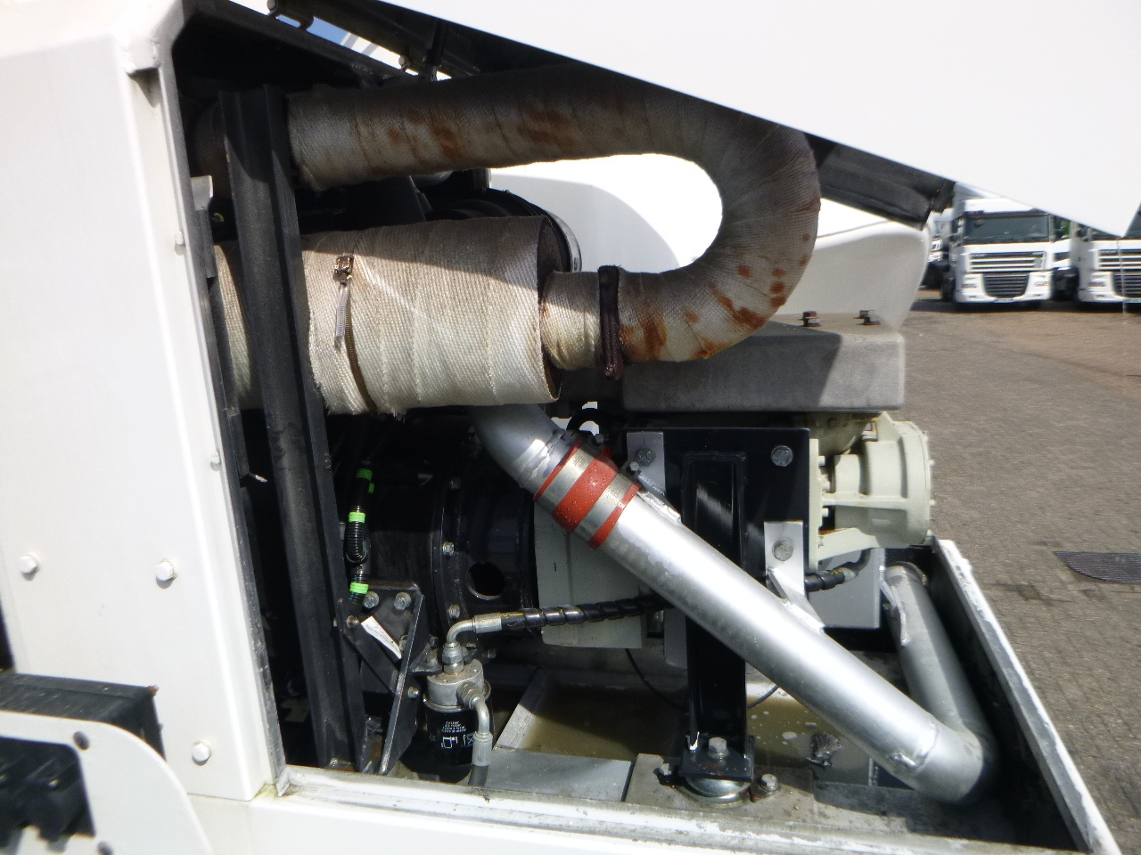 Полуприцеп цистерна для сыпучих грузов Для транспортировки муки Omeps Powder tank alu 40 m3 + engine/compressor: фото 7