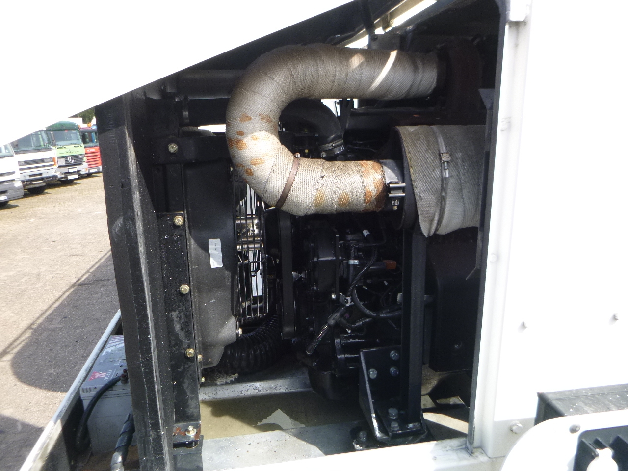 Полуприцеп цистерна для сыпучих грузов Для транспортировки муки Omeps Powder tank alu 40 m3 + engine/compressor: фото 8