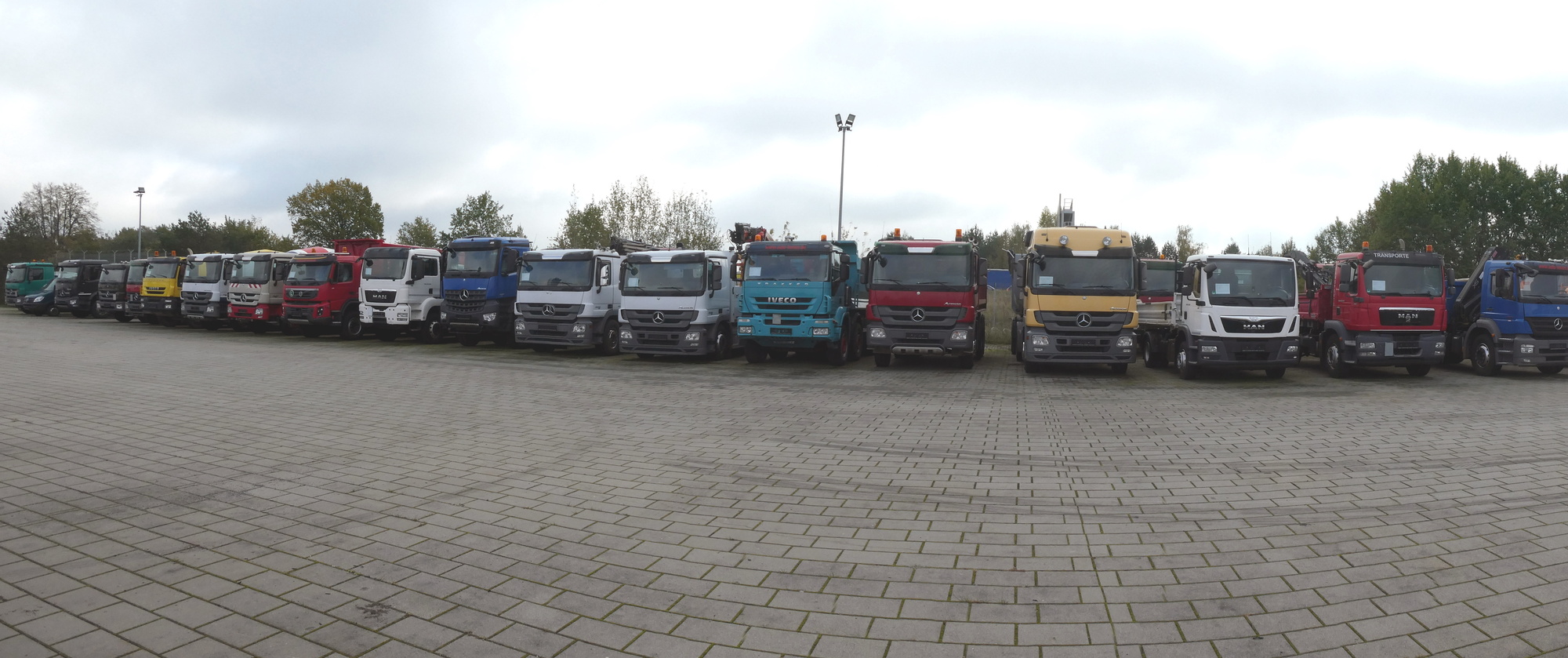 Henze Truck GmbH - Строительная техника undefined: фото 1